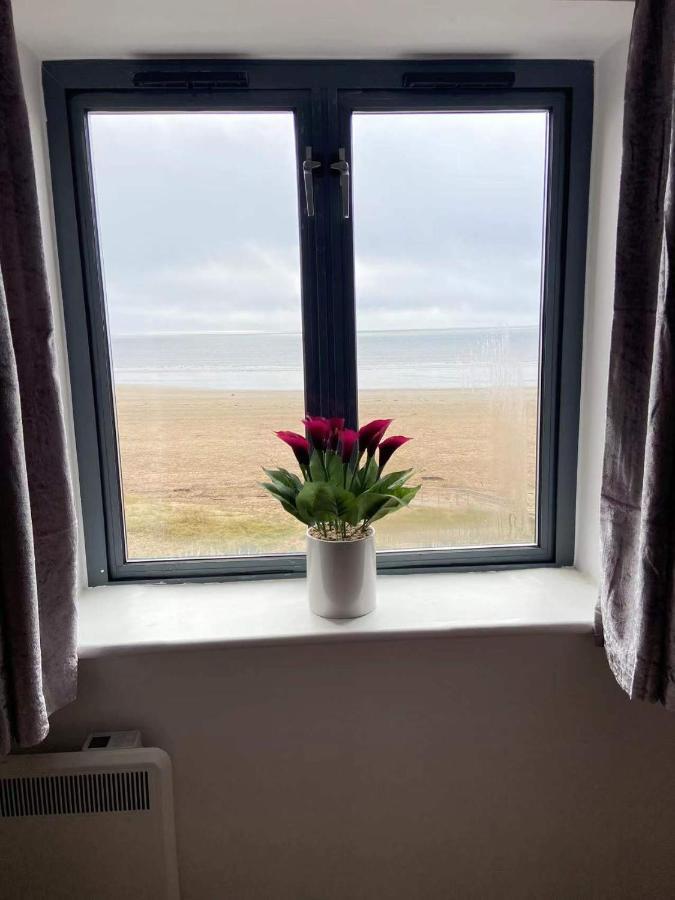 Beach Front Apt With Stunning Sea View Swansea Kültér fotó