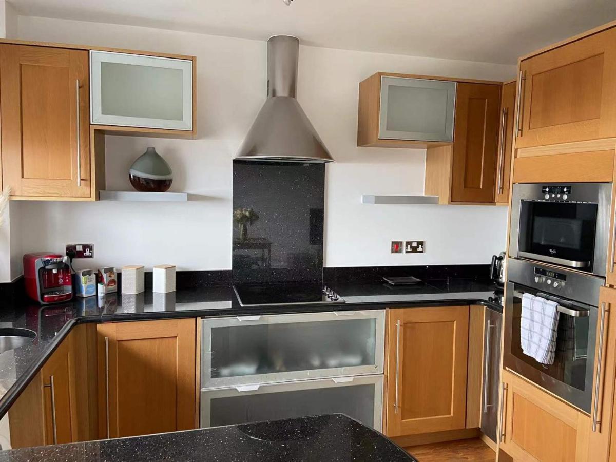 Beach Front Apt With Stunning Sea View Swansea Kültér fotó