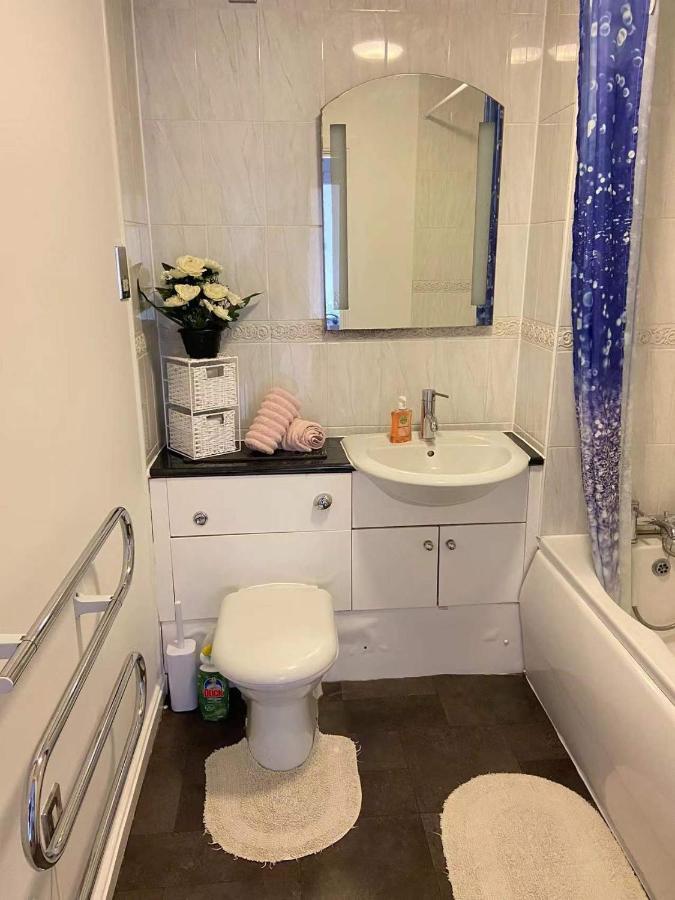 Beach Front Apt With Stunning Sea View Swansea Kültér fotó