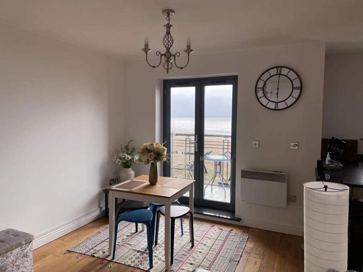 Beach Front Apt With Stunning Sea View Swansea Kültér fotó