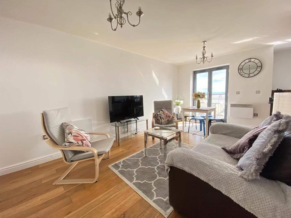 Beach Front Apt With Stunning Sea View Swansea Kültér fotó