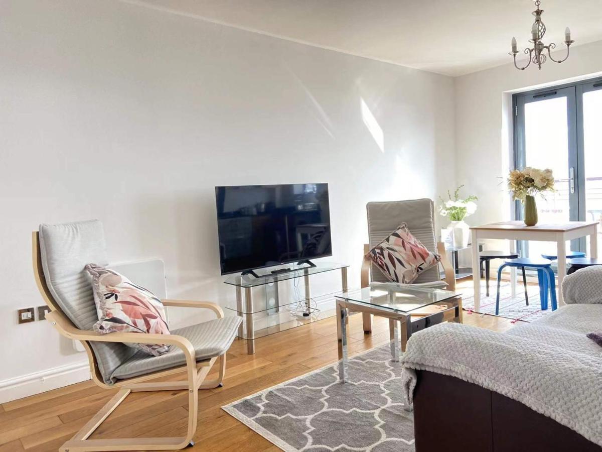 Beach Front Apt With Stunning Sea View Swansea Kültér fotó